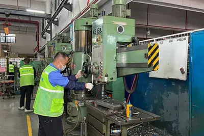 Radial drilling machine